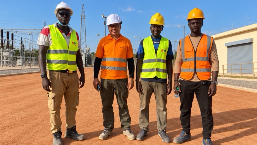 Équipe TP Solutions sur le chantier du poste de Kahone